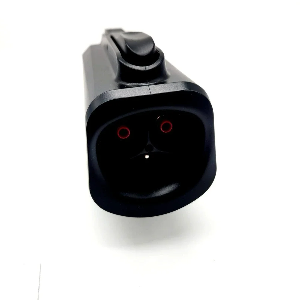Tesla Supercharger to CCS1 Adapter – UL2252, 1000V/500A, Fits Ford GM Rivian EVs